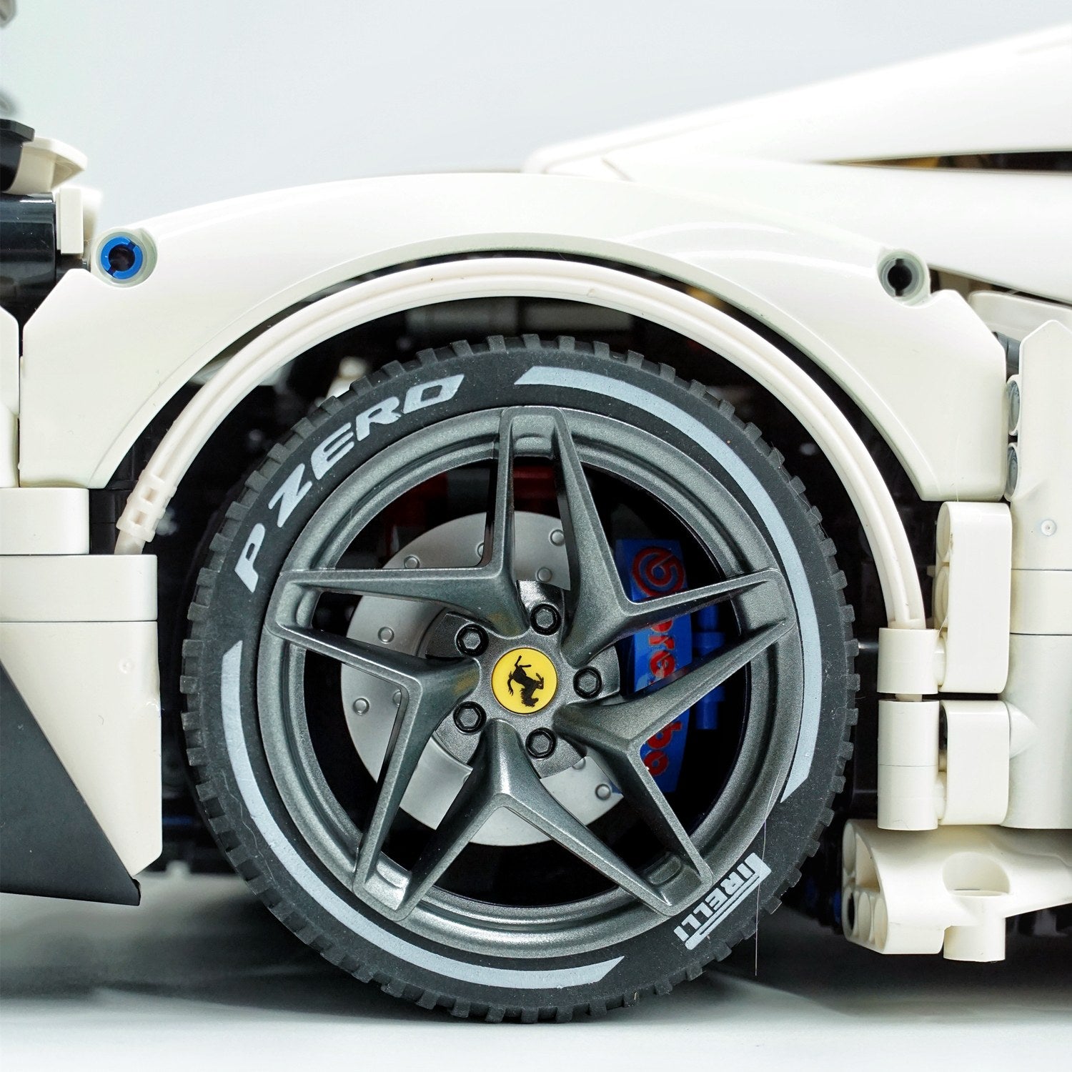 1:8 The Ultimate Ferrari F8XX Convertible, White Goddess Custom Edition (3781 PCS)