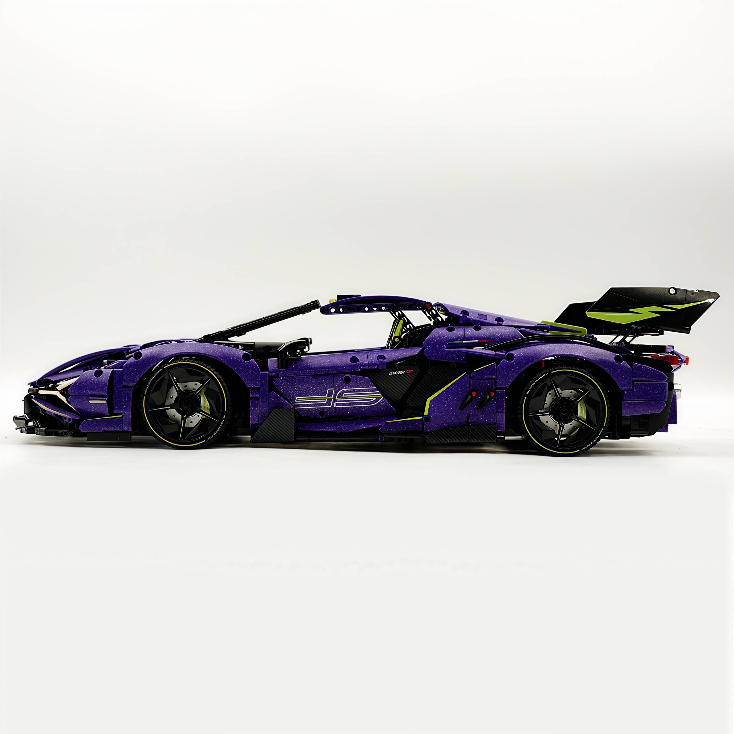 Lamborghini Supercar Comet Purple 1:8 avec télécommande – Fonctions électriques, moteur V10 et finition ciel étoilé personnalisée (3654 pièces)