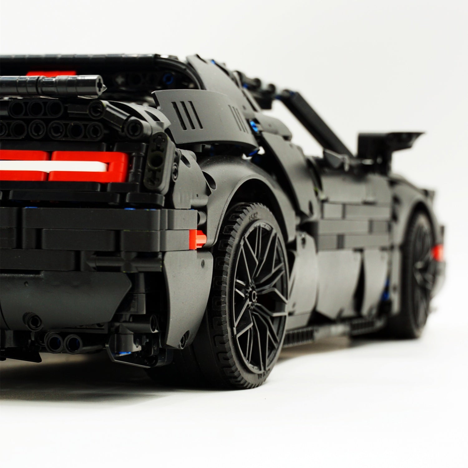 1: 8 Dodge Challenger, Black Samurai Customized Version (3300+Pcs)