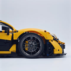 1: 8 The Ultimate McLaren P1 (3893 PCS)
