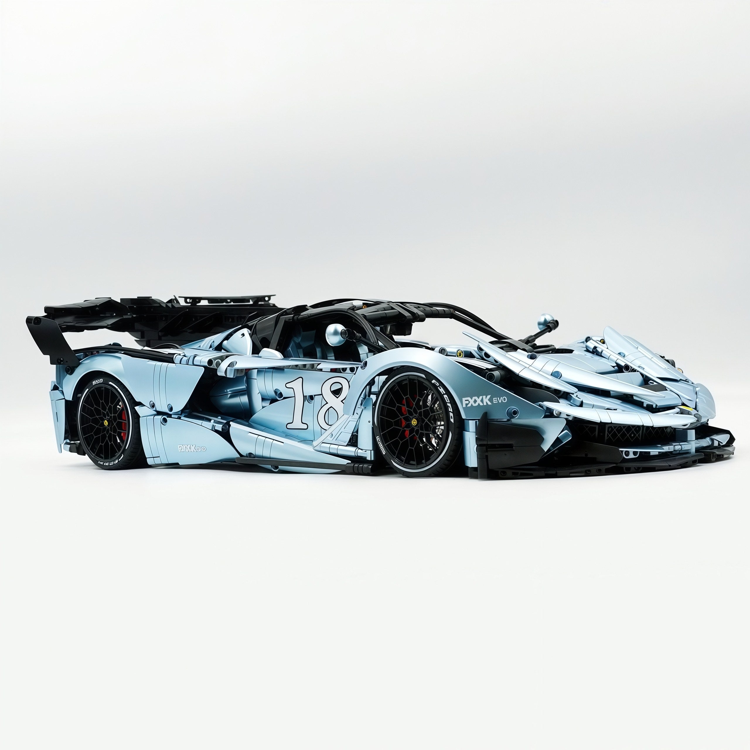 1: 8 LaFerrari FXXK EVO Custom Modified, The Captivating Bolivian B1lue Enamel Paint, Oversized Rear Wing (4739 Pcs)