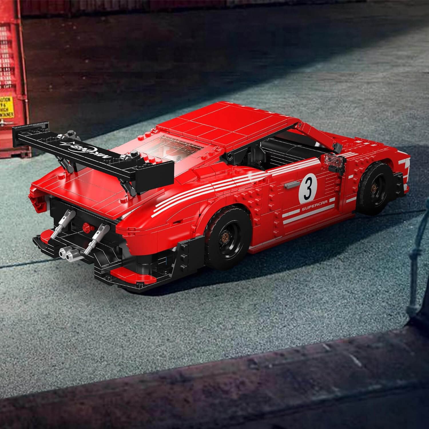 The Legendary German Porsche 935 Endurance Racecar (1717 Pcs)