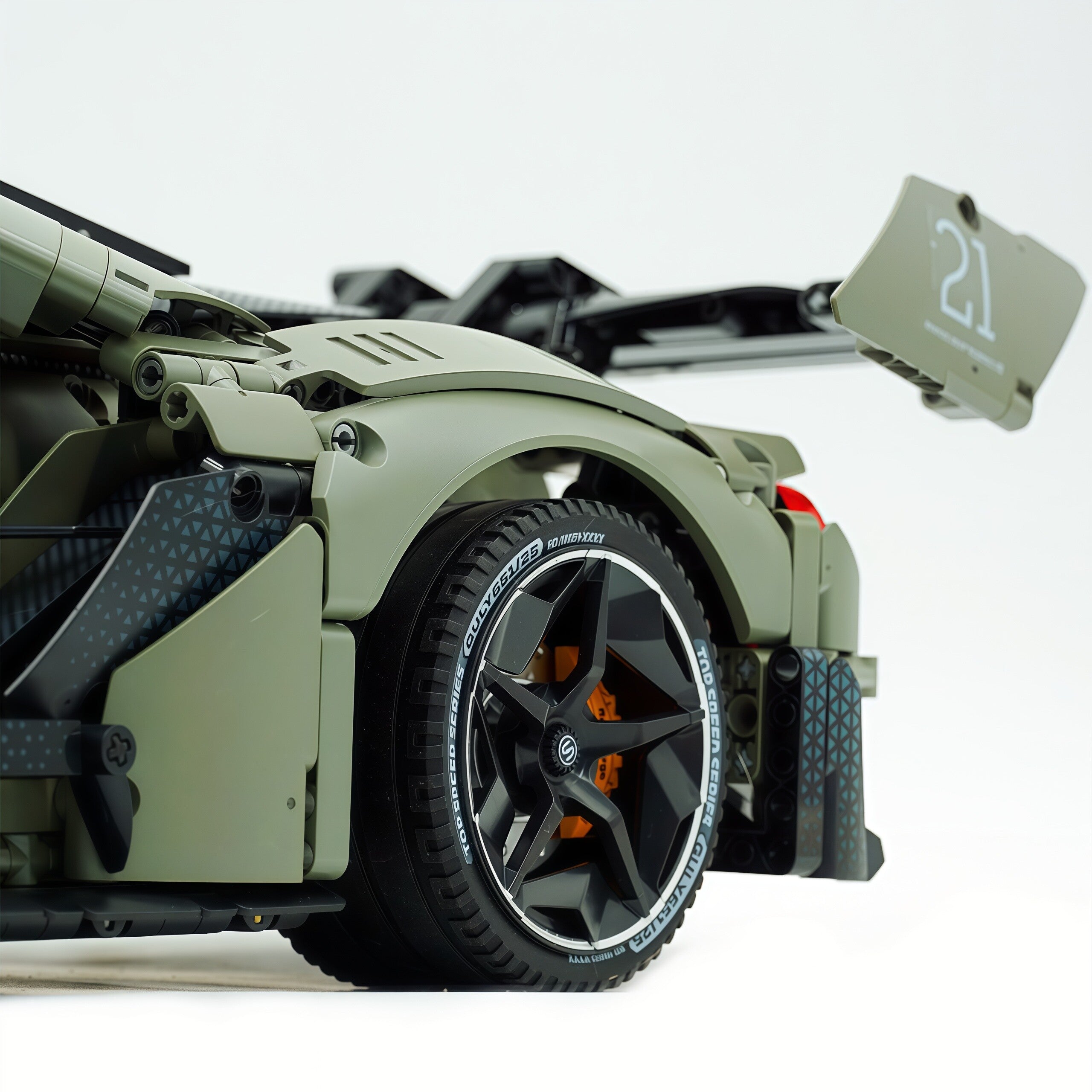 1:8 RC Ultimate Ford GT Mansory | The Dominant American Road King (3400+ pcs) - BAV BRICK