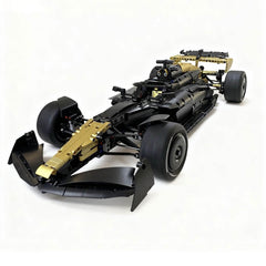 1:8 Brad Pitt No.7 Black Gold F1 | Remote Controlled Grand Prix Machine (1900pcs)