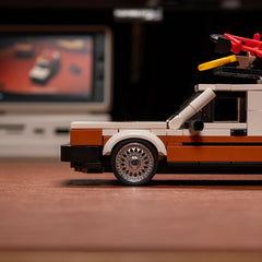 Volkswagen Santana 80s German Wagon Sleeper with Container Display Case(457 PCS)