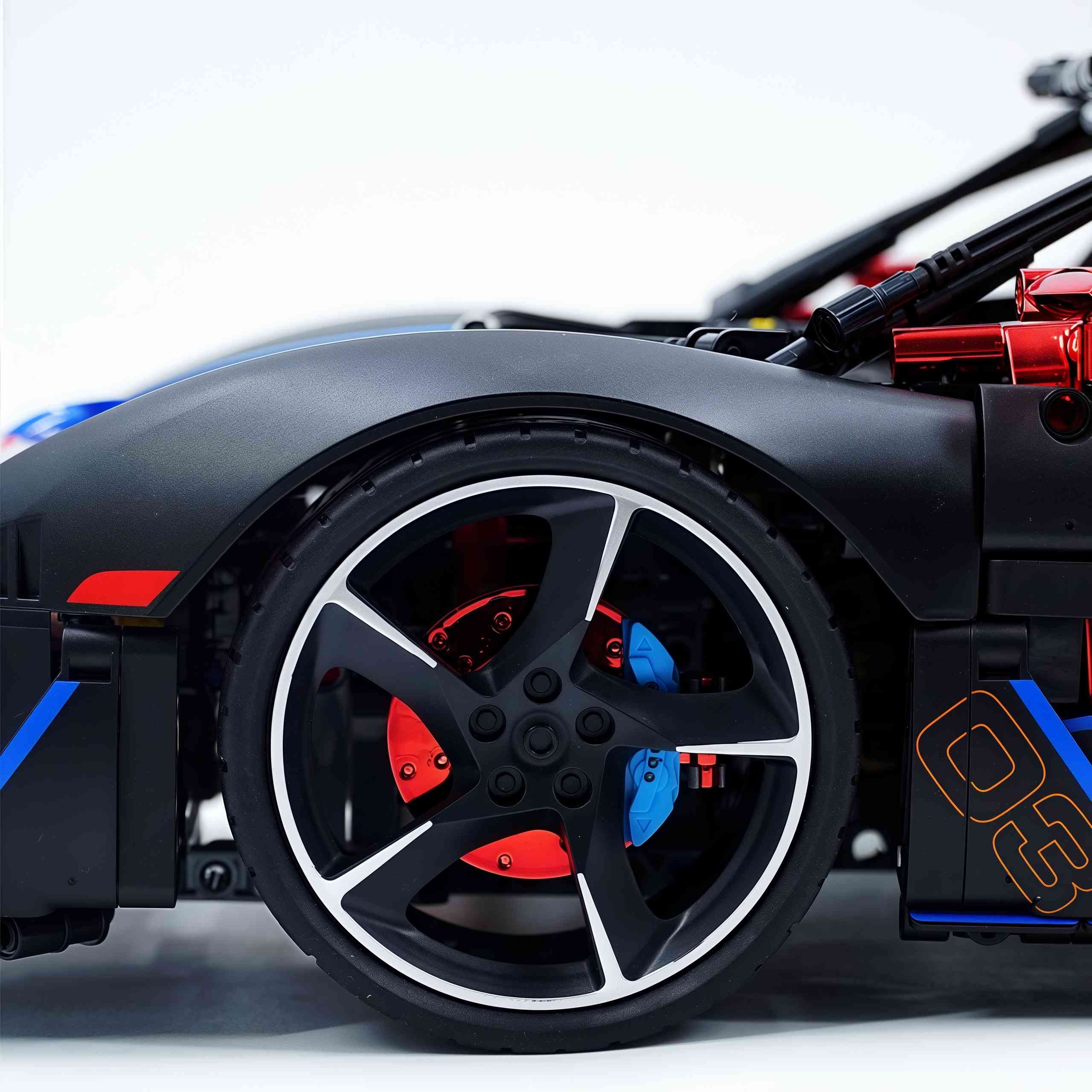 1: 8 Mclaren Sabre Supercar, Aerodynamic Brilliance, Mirror Customized Edition (3862 PCS)