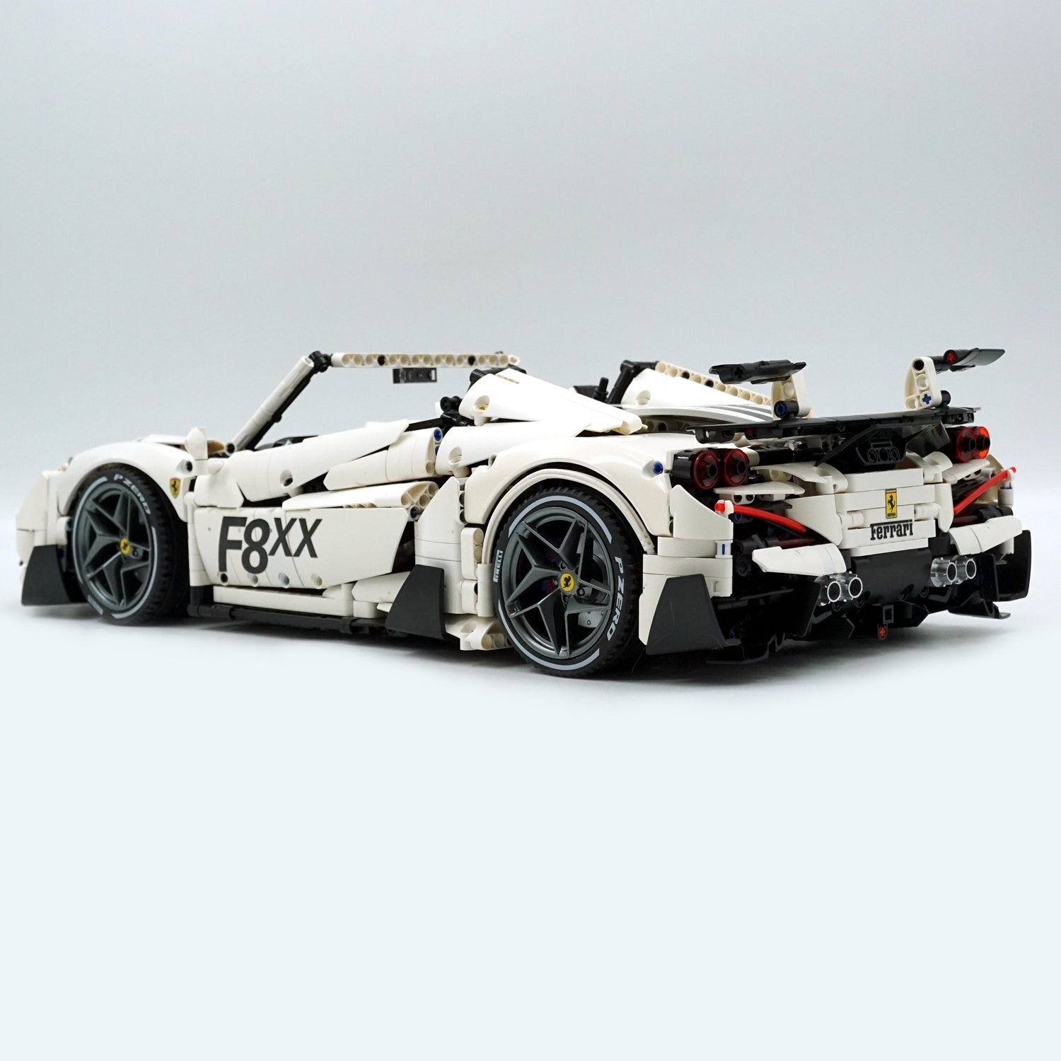 1:8 The Ultimate Ferrari F8XX Convertible, White Goddess Custom Edition (3781 PCS)
