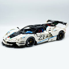 LaFerrari FXXK EVO a escala 1:8 | Edición personalizada con pintura en blanco perla (4580 piezas)