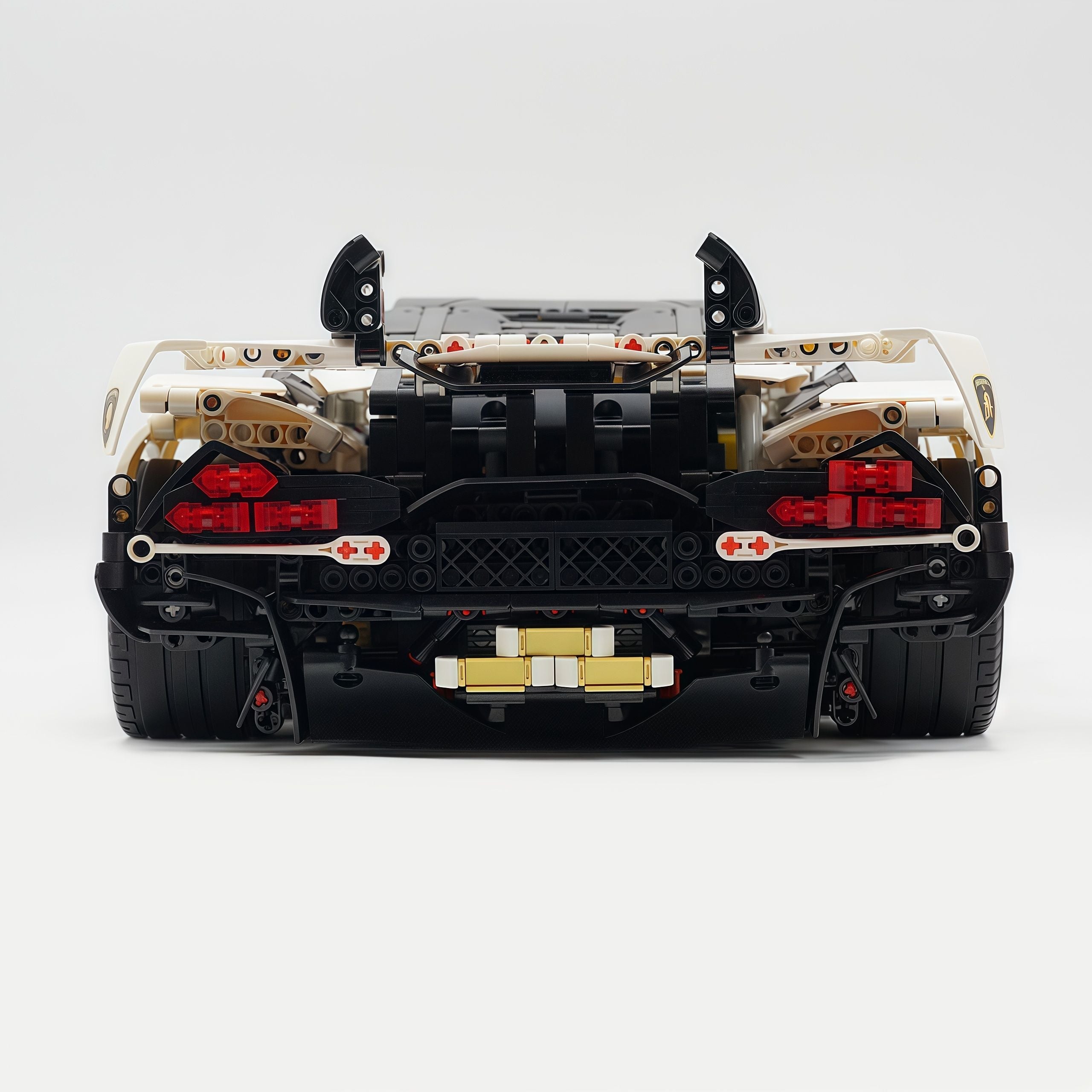 1: 8 Lamborghini One Off: Auténtica, White Goddess Version, Motorized Convertible Switch Mode, Full Vehicle Motorization (3392 Pcs)
