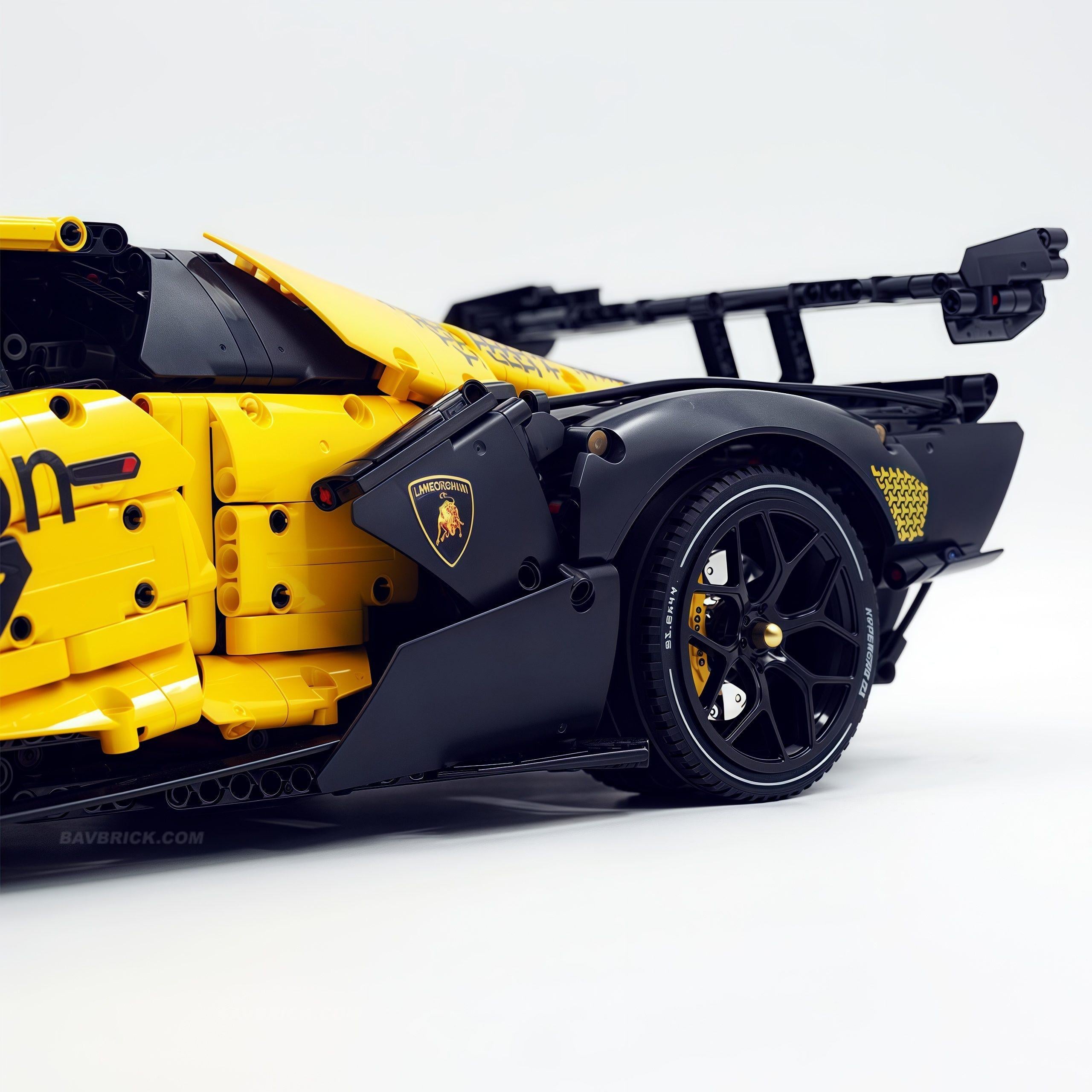 1: 8 The Ultimate Lamborghini Essenza SCV12, Vibrant Yellow Limited Edition (4100+PCS)