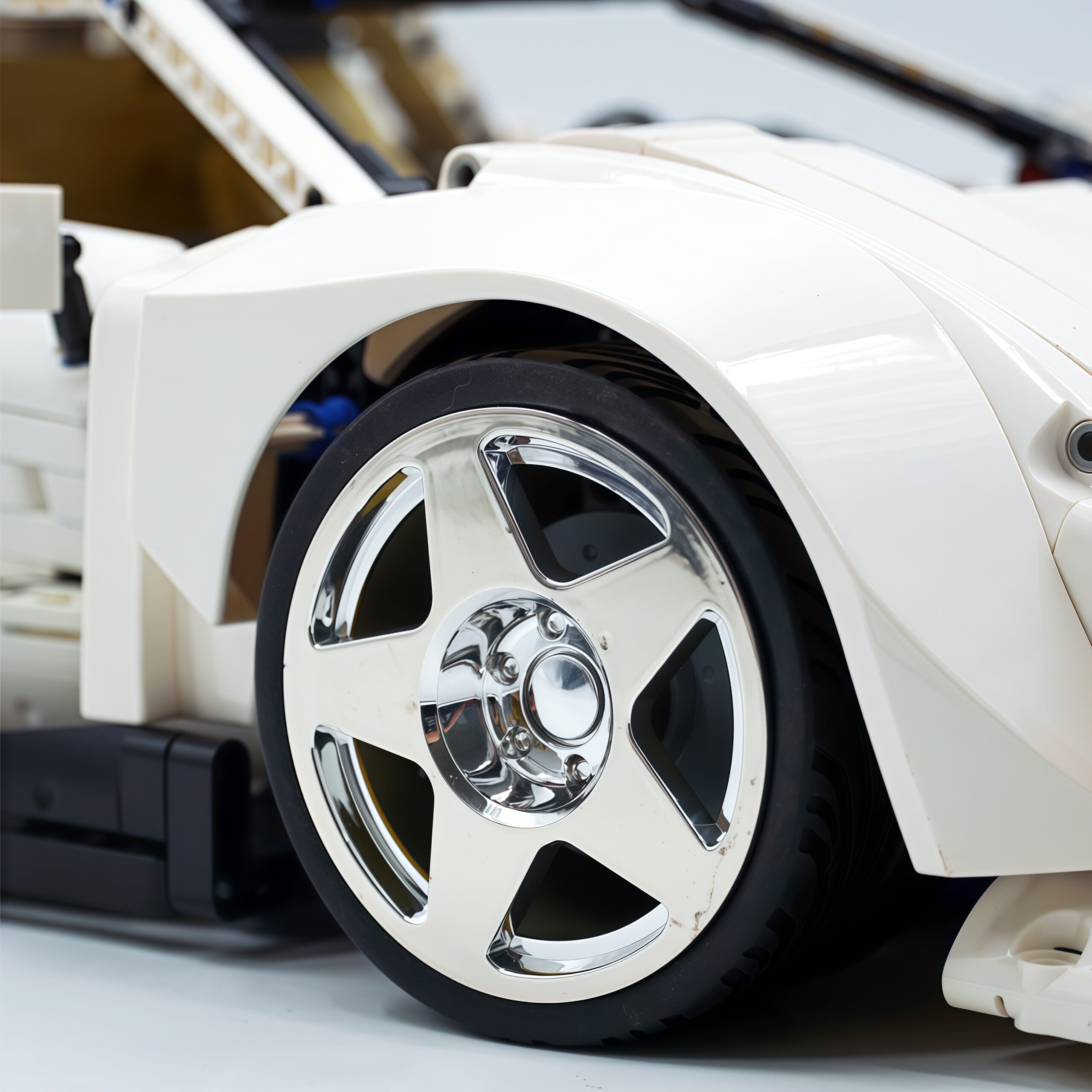1:8 Widebody Classic Lamborghini Countache 5000 – Pearlescent White Edition (4301 PCS) - BAV BRICK