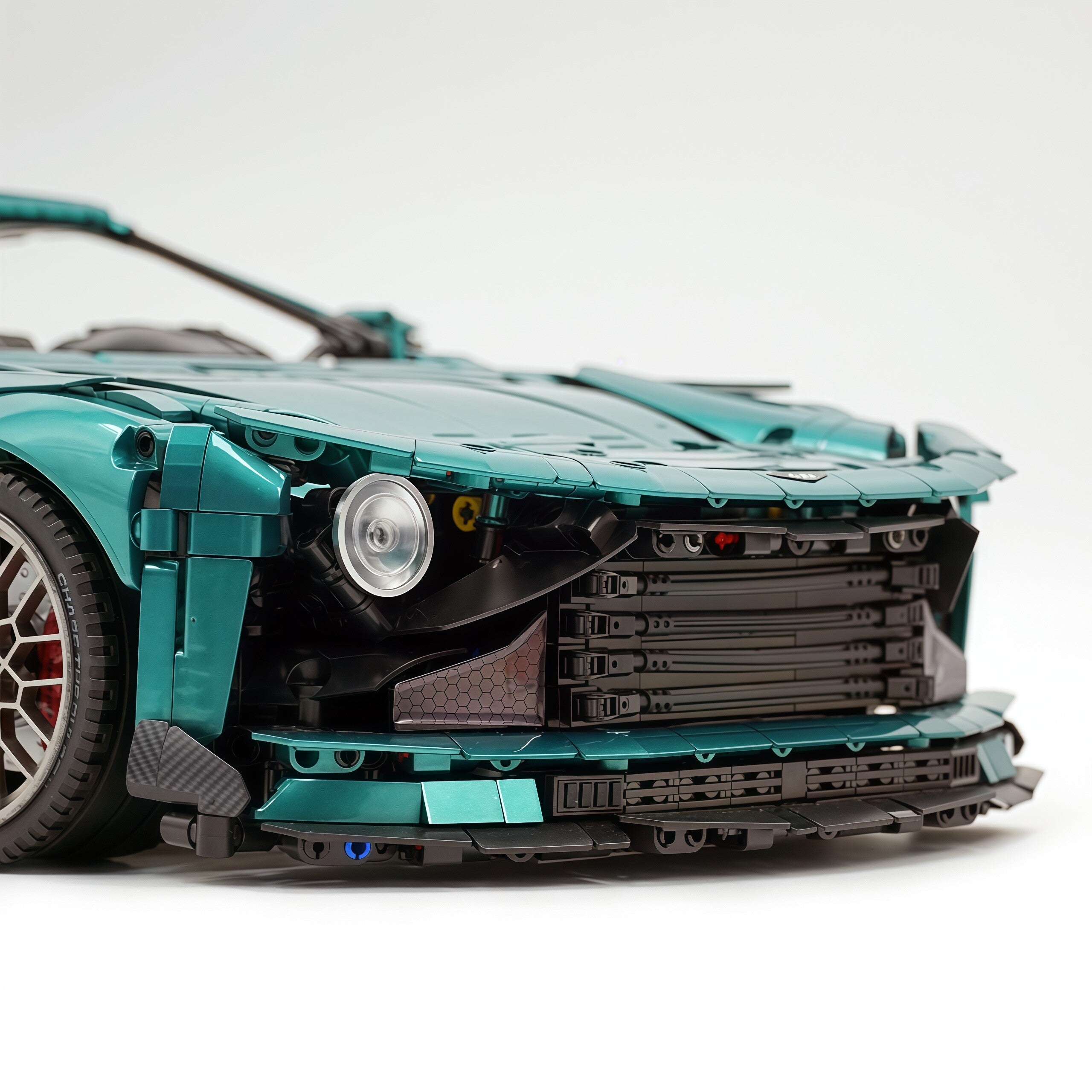 1:8 Aston Martin Valour | RC British Hypercar | Emerald Green Pearlescent Paint Edition (3828 PCS) - BAV BRICK