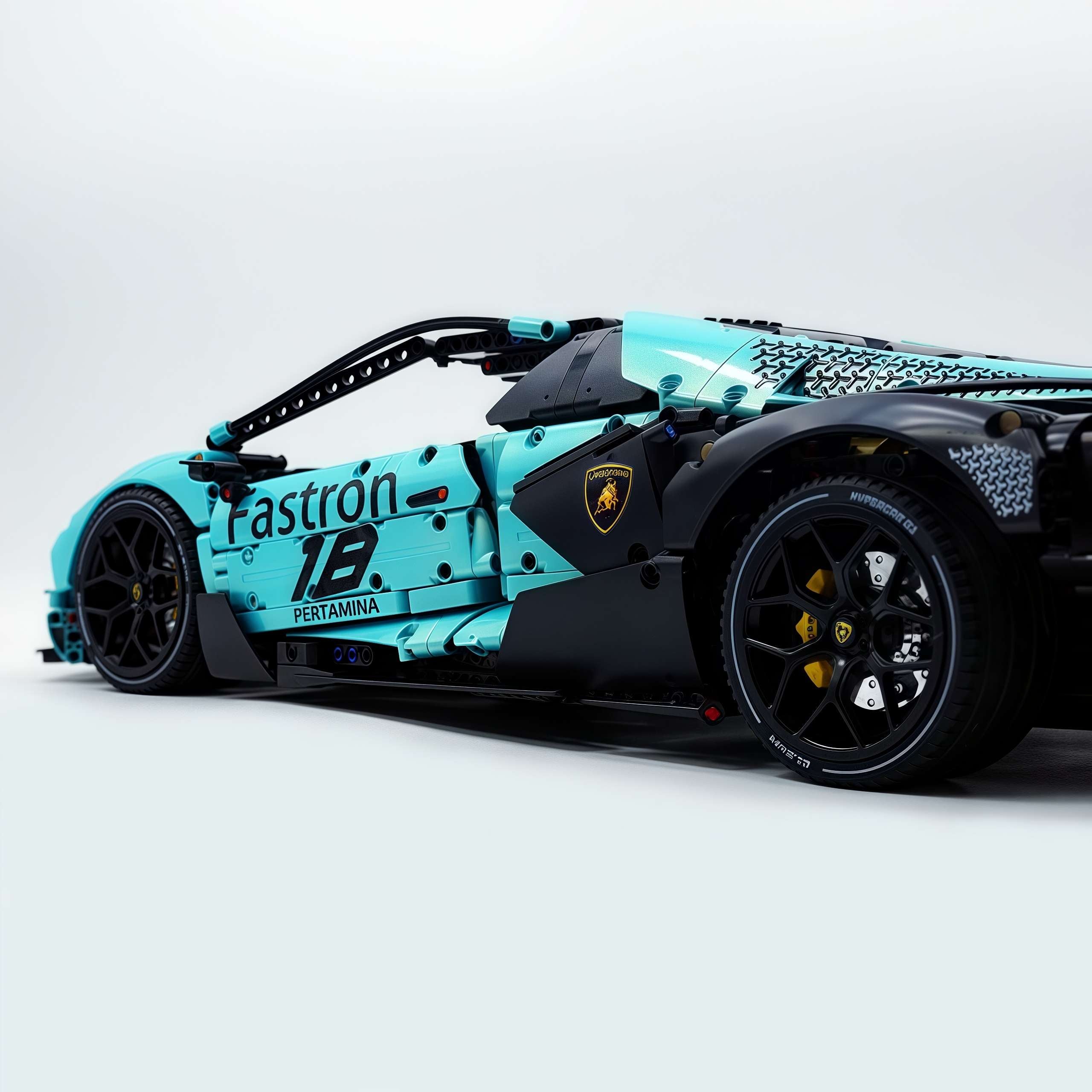 1: 8 The Ultimate Lamborghini Essenza SCV12, Pearlescent Tiffany Blue Limited Edition (4100+PCS)