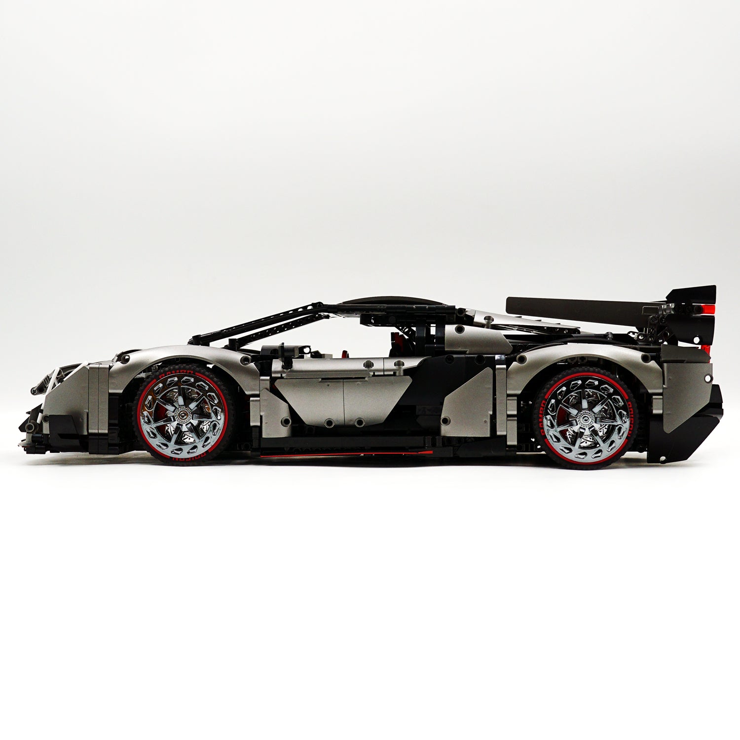 1: 8 Lamborghini VENENO Silver Gray with Remote control, Manual/Electric Air Suspension (4016 Pcs) - BAV BRICK