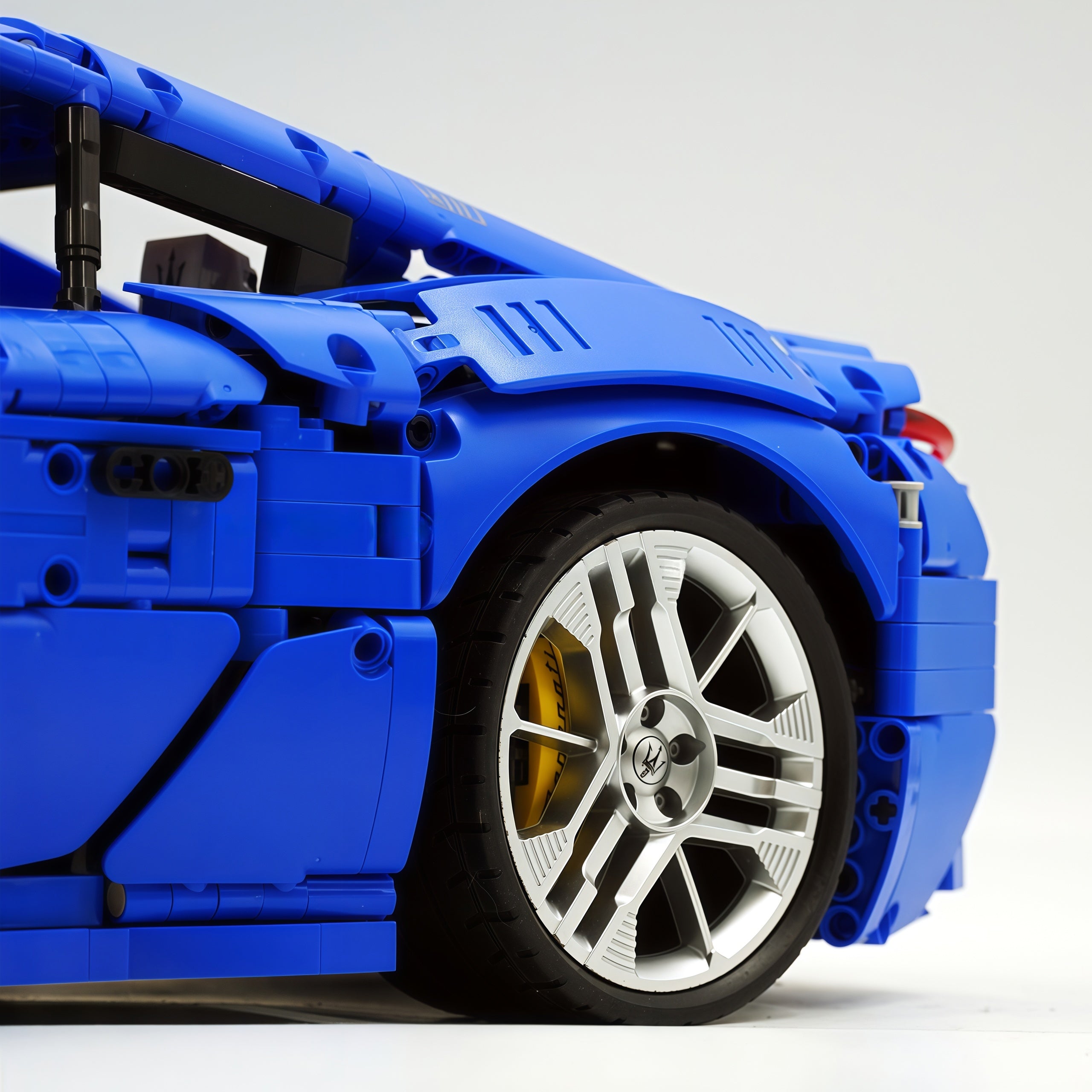 1:8 Officially Licensed Maserati GranTurismo (5400+ PCS)
