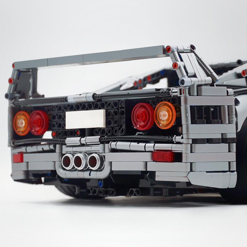 1:8 The Ultimate Ferrari F40 Supercar, RWB White Custom Edition (4026 PCS)