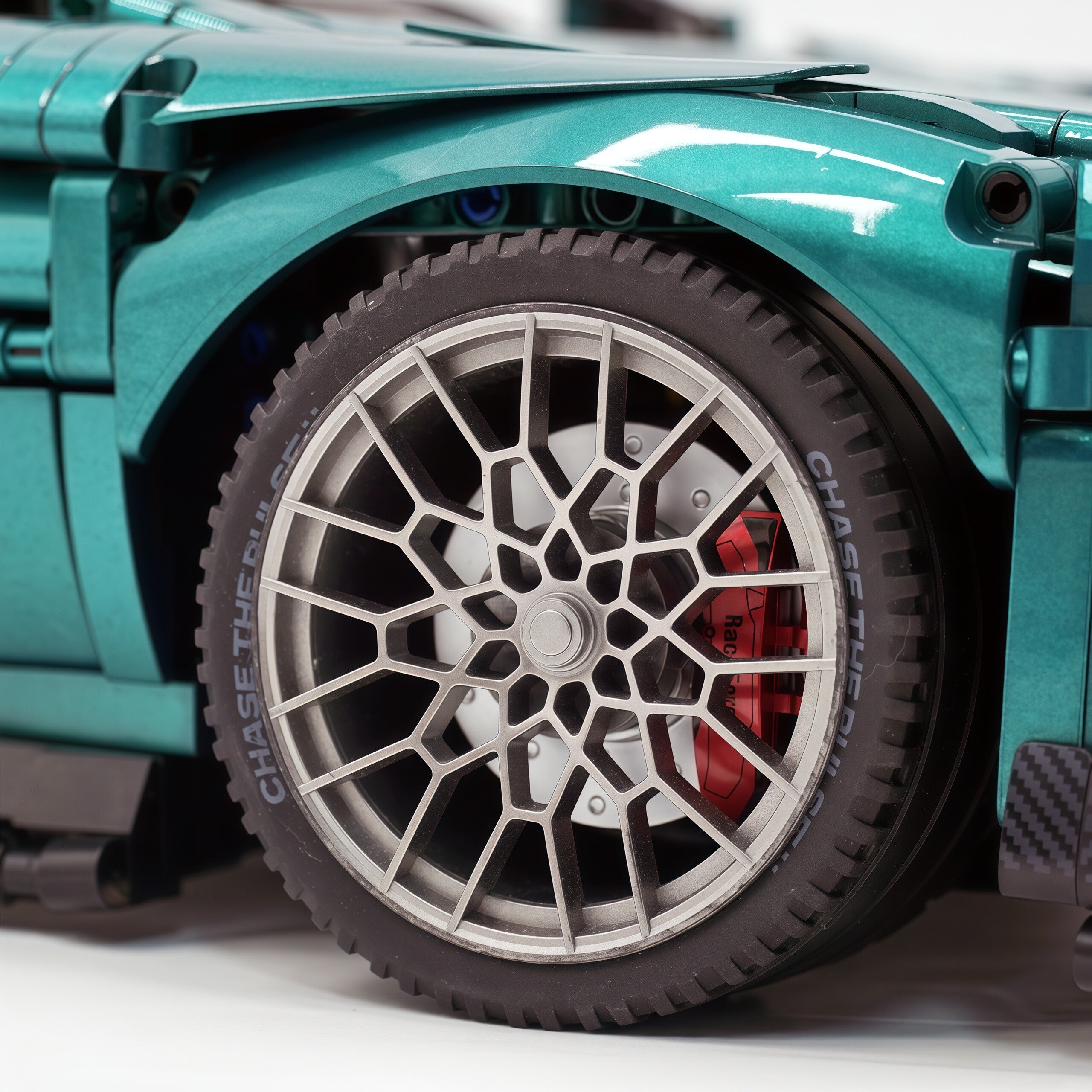 1:8 Aston Martin Valour | RC British Hypercar | Emerald Green Pearlescent Paint Edition (3828 PCS) - BAV BRICK