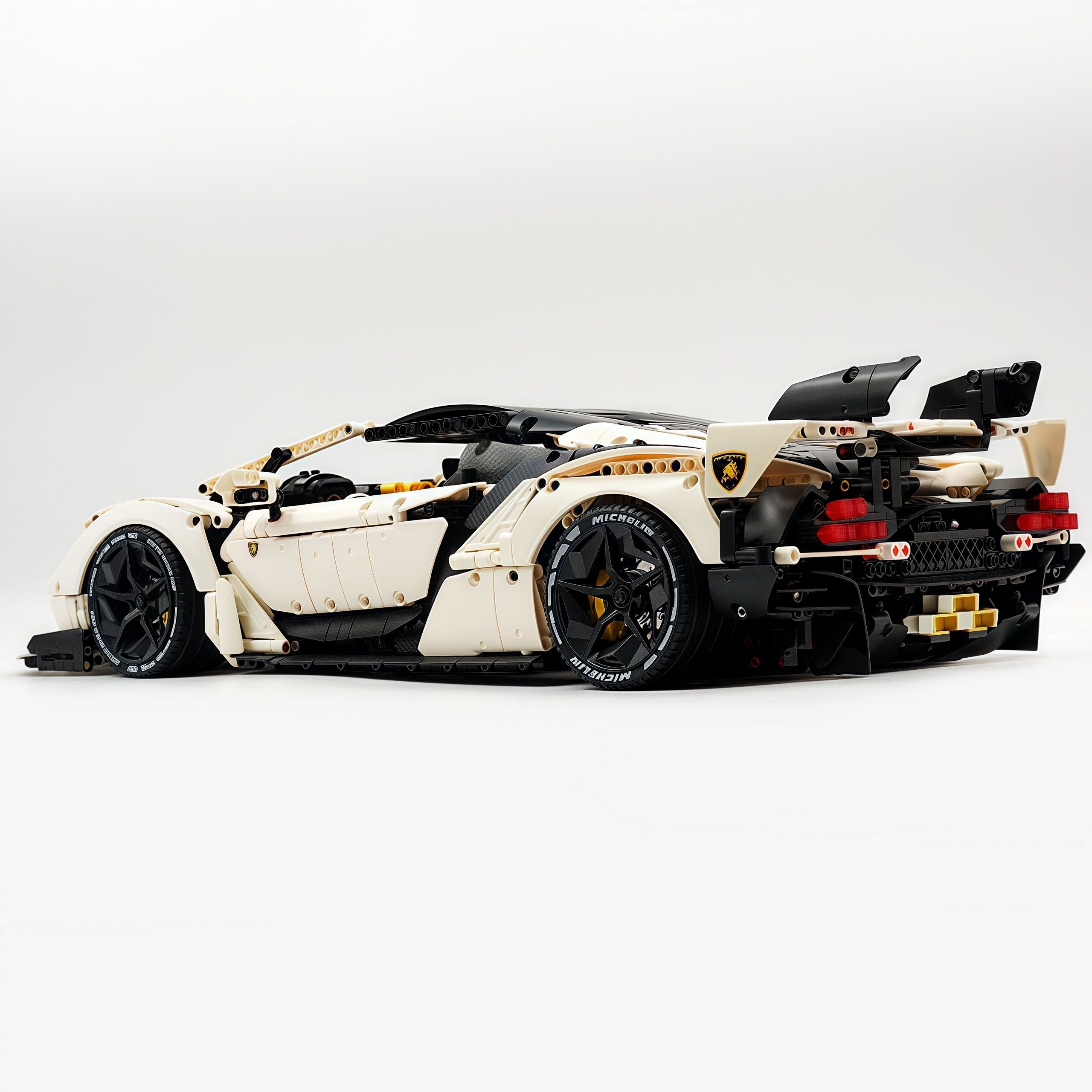 1: 8 Lamborghini One Off: Auténtica, White Goddess Version, Motorized Convertible Switch Mode, Full Vehicle Motorization (3392 Pcs)