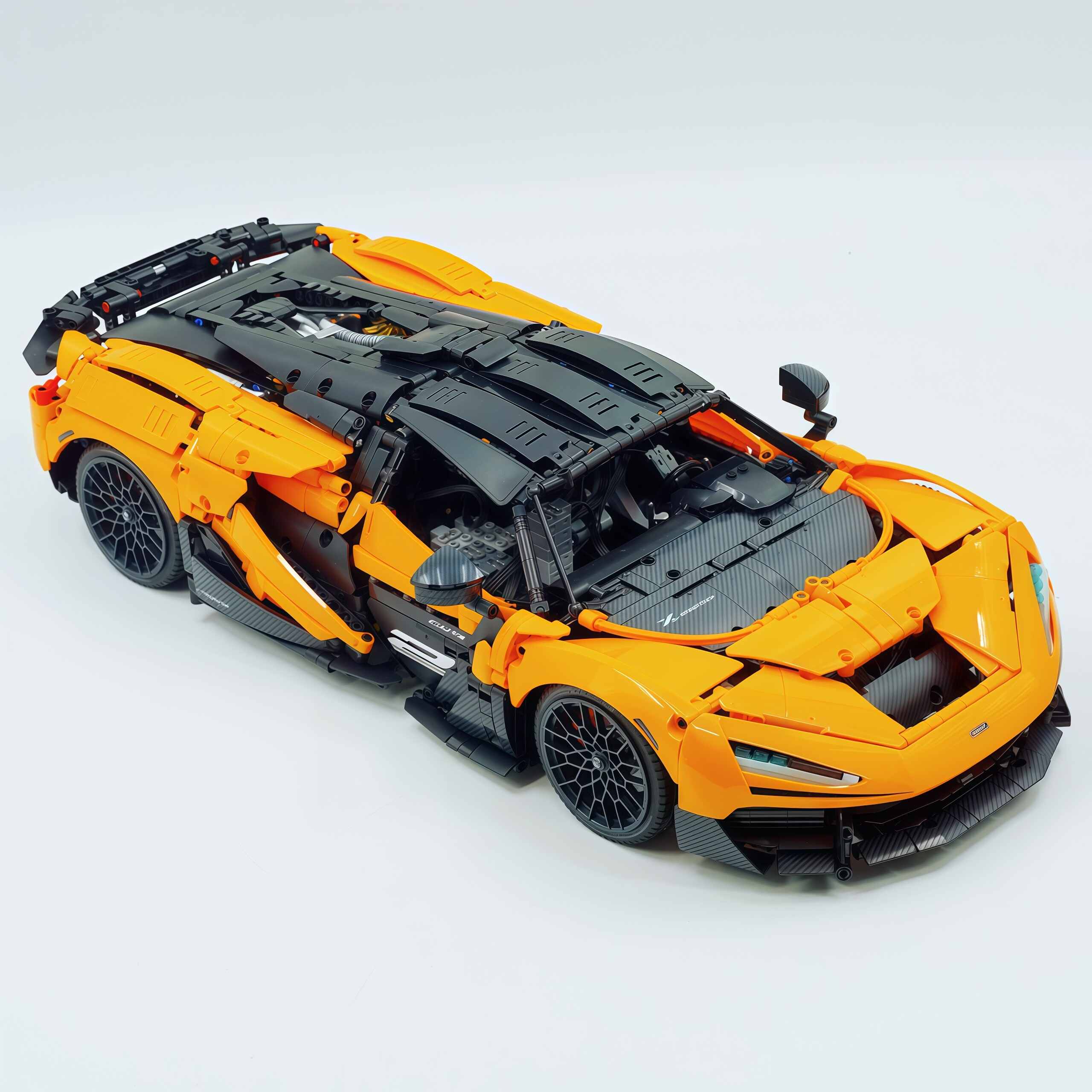 1:8 McLaren Streamer Orange Limited Edition (3466+ PCS) - BAV BRICK