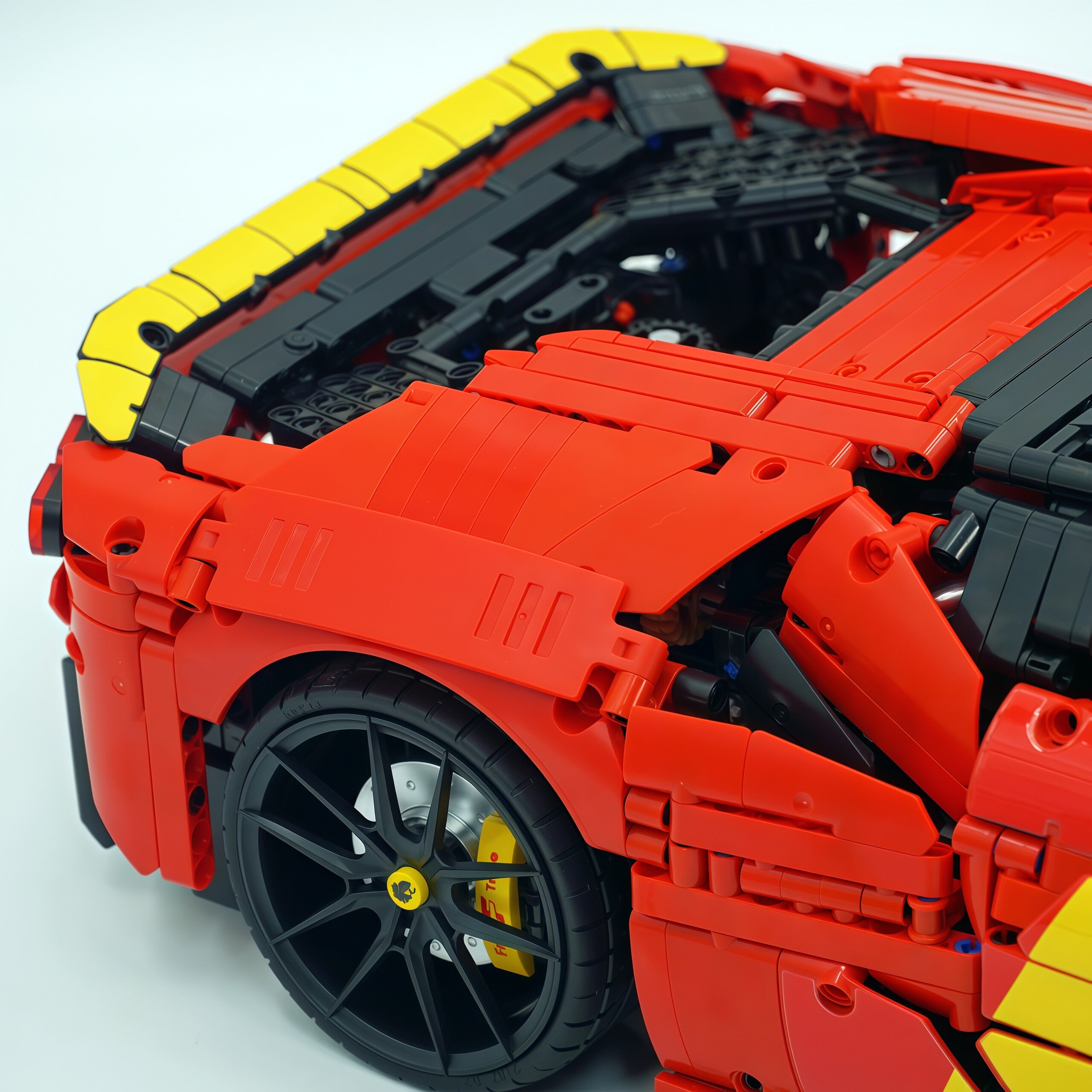 1:8 Ferrari SF90 Hypercar | Mechanical Linkage Version (3797 PCS) - BAV BRICK
