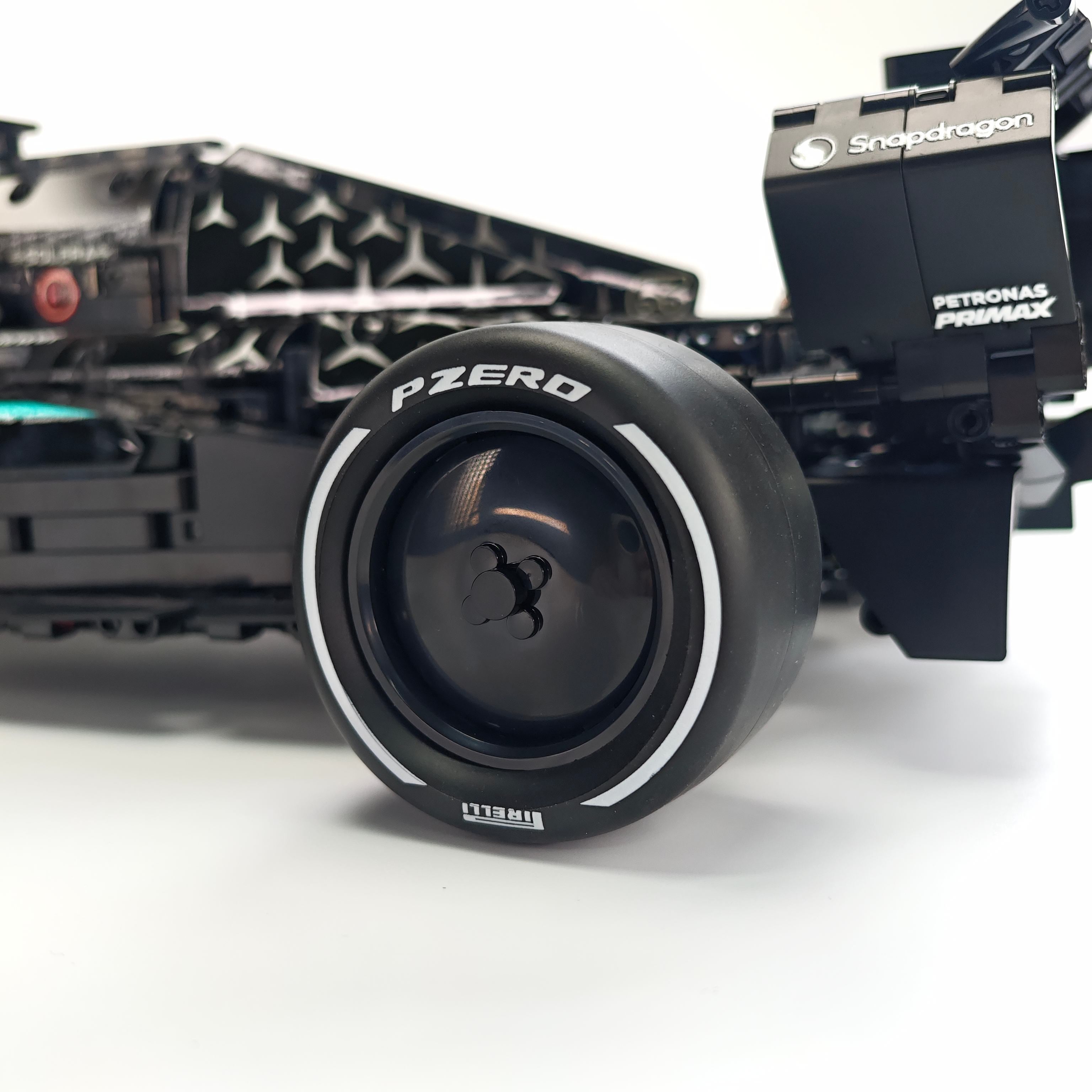 1:8 Mercedes-Benz W16 F1 Racing Car | Exclusive Racing Livery (1887+ PCS) - BAV BRICK