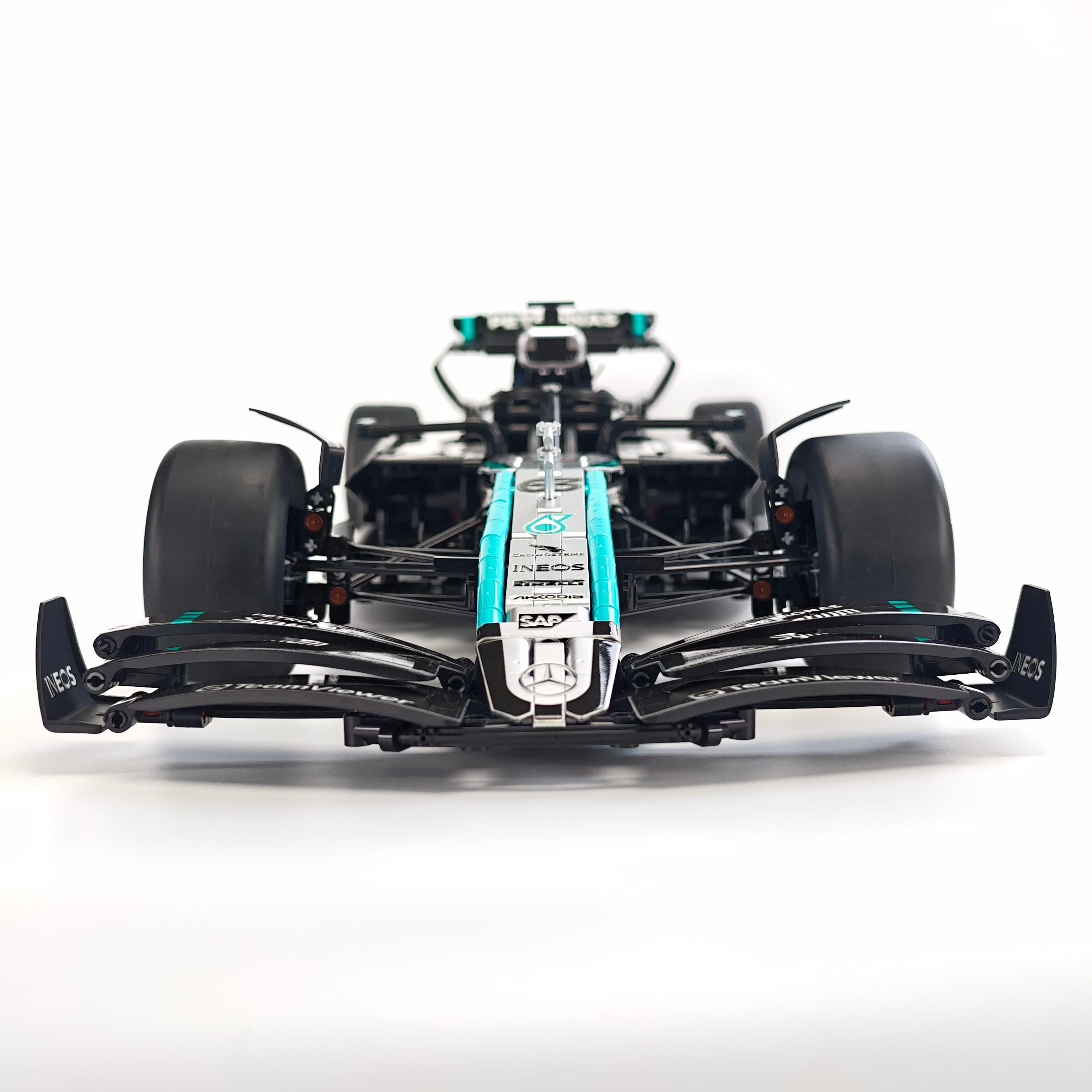 1:8 Mercedes-Benz W16 F1 Racing Car | Exclusive Racing Livery (1887+ PCS) - BAV BRICK