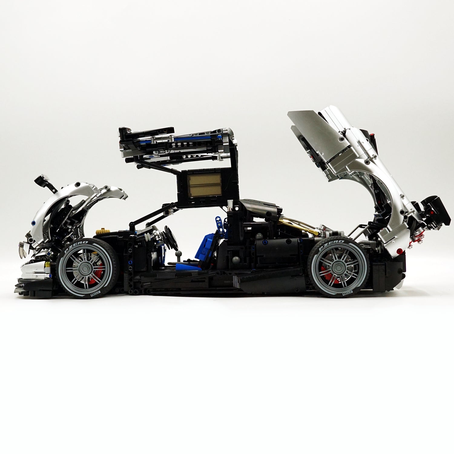 1:8 Pagani Huayra bañado en plata Ultimate Edition (4708 piezas)