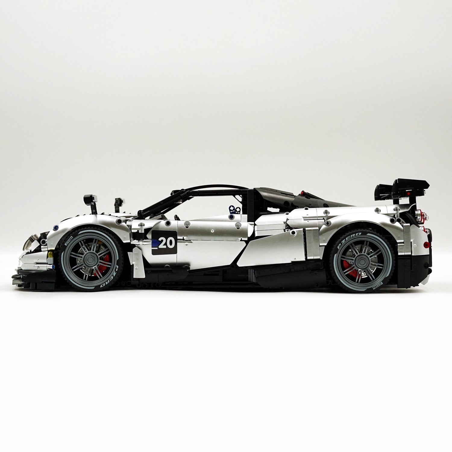 1:8 Pagani Huayra bañado en plata Ultimate Edition (4708 piezas)