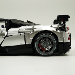 1:8 Pagani Huayra bañado en plata Ultimate Edition (4708 piezas)