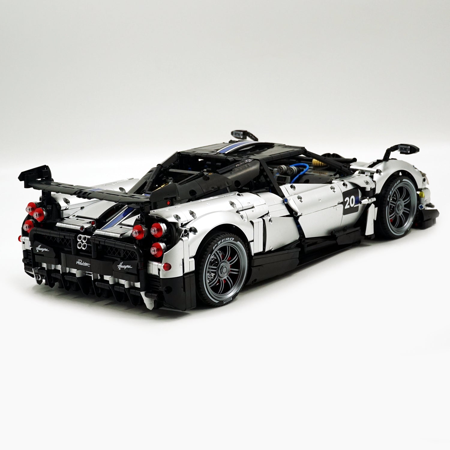 1:8 Pagani Huayra bañado en plata Ultimate Edition (4708 piezas)